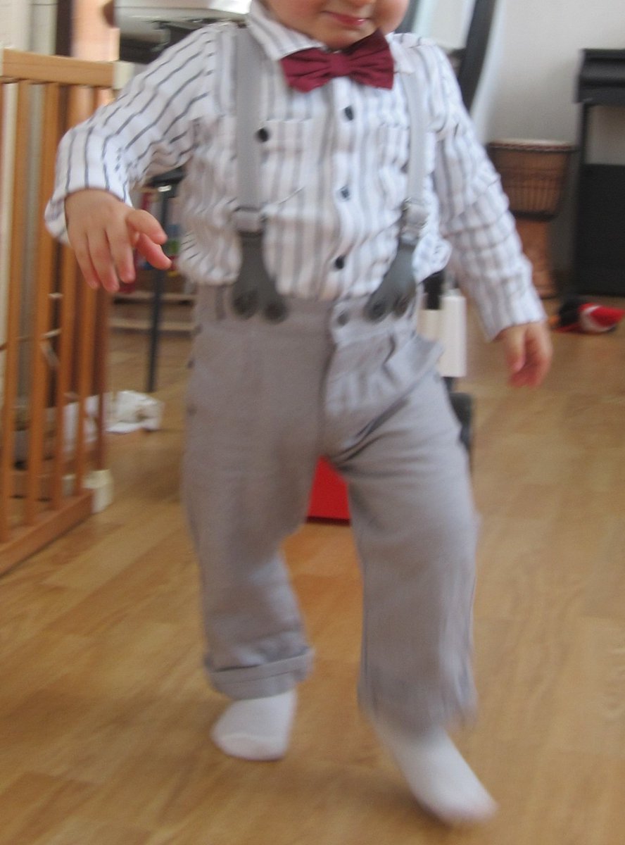 DepuisQueJeSuis's tweet photo. Pour la nouvelle année, j'ai décidé d'habiller Petit Chou en Grand Père.
#lookBebe https://t.co/jSPj5n5HzR