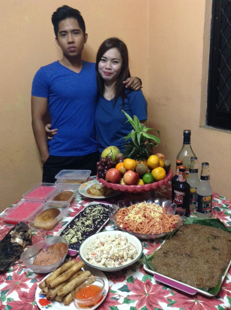 jashhhmennn's tweet photo. happy new year from us🎆 #firstnewyeartogether https://t.co/ImcXTTbInk