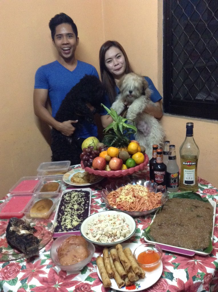 jashhhmennn's tweet photo. happy new year from us🎆 #firstnewyeartogether https://t.co/ImcXTTbInk