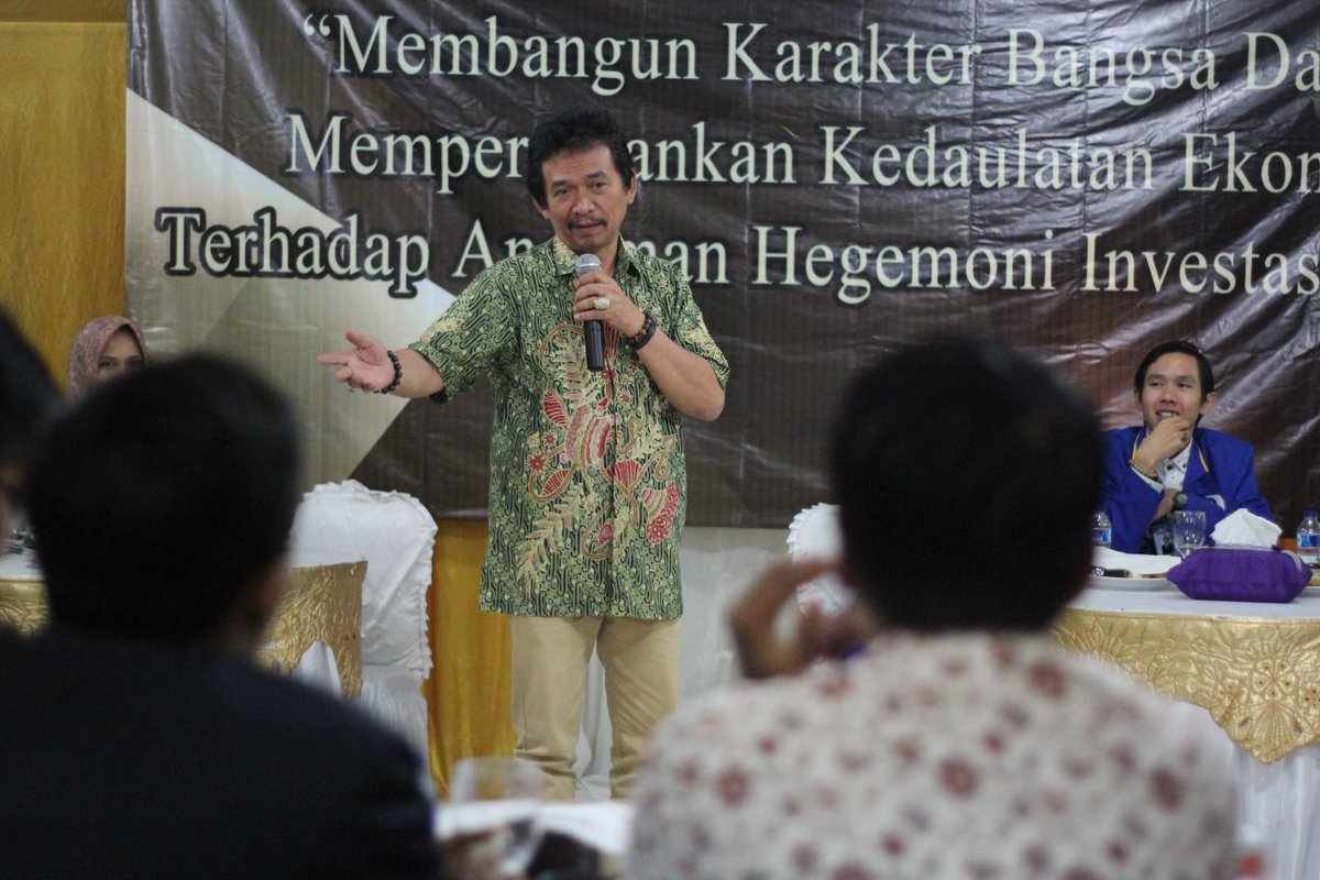 bemumhtaka's tweet photo. November 2015
(1) Diskusi Panel
Acara diskusi antar para panelis. Dengan salah satu panelisnya yaitu Sekjen MPR RI https://t.co/bRCV0HQUdQ