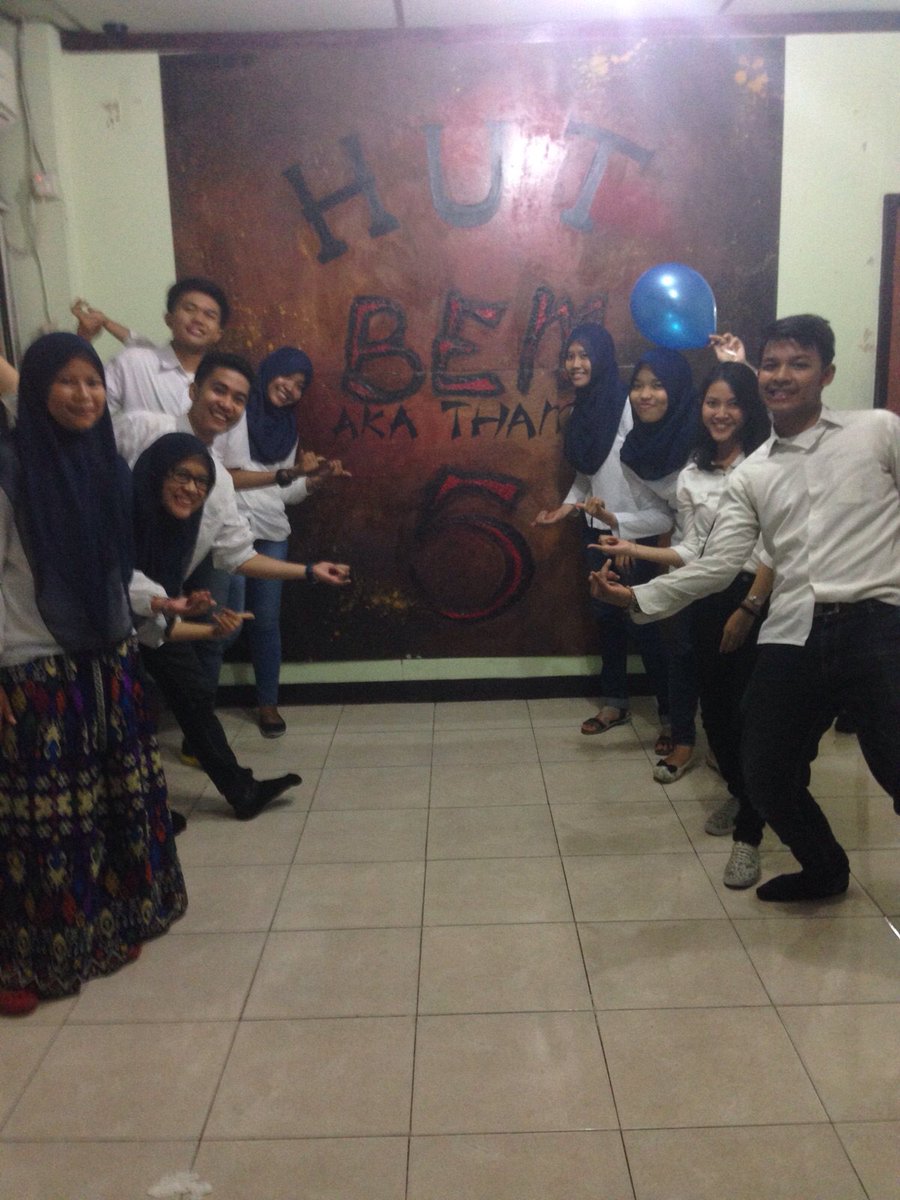 (3) 5th Anniversary BEM
Dengan tema: EXECUTIVE (EXtraordinary BEM Economy in University of MH. Thamrin FIVE)