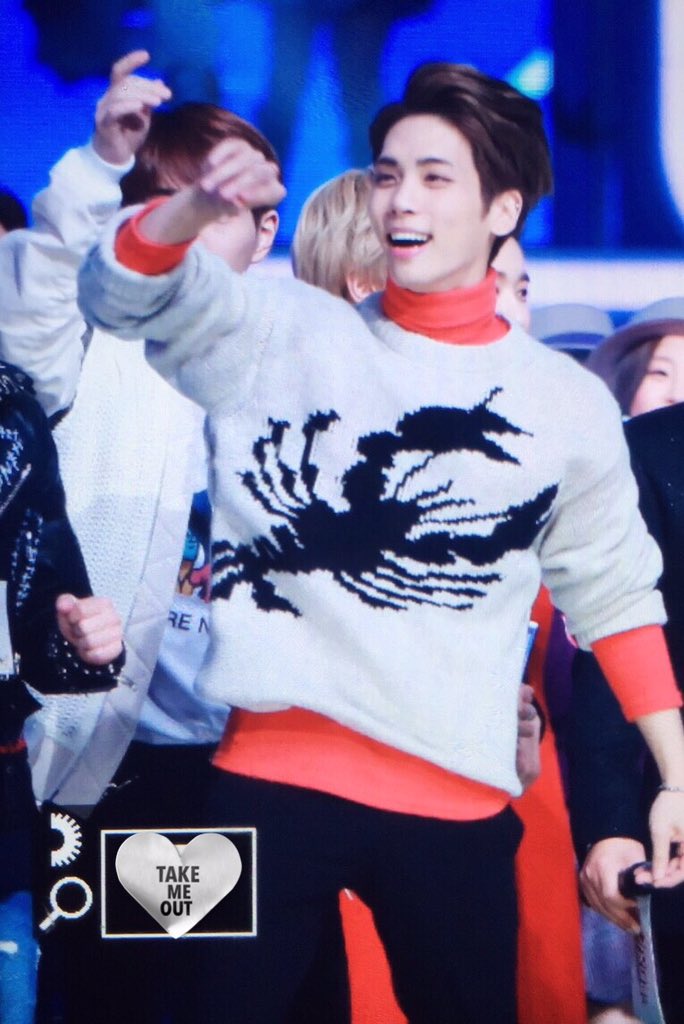 151231/160101 Jonghyun @ MBC Gayo Daejejun. CXkY32xVAAA9EIY