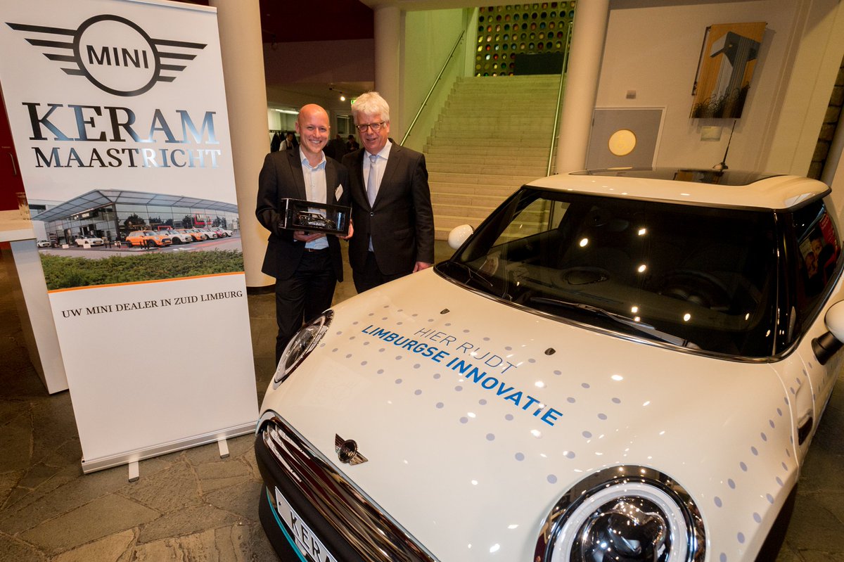 RensRaemakers's tweet photo. 2015 (2) #L1 - #masterthesis - #afstuderen - @RKSVNeer 2 - #Biebgate - @D66leudal - #Mini - #5jaarlater >op nr 2016! https://t.co/HOgg34OgmH