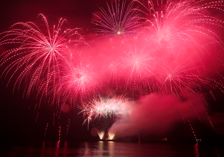 Las mejores imágenes de la llegada del 2016 - CXk_hA3WwAIY_iP