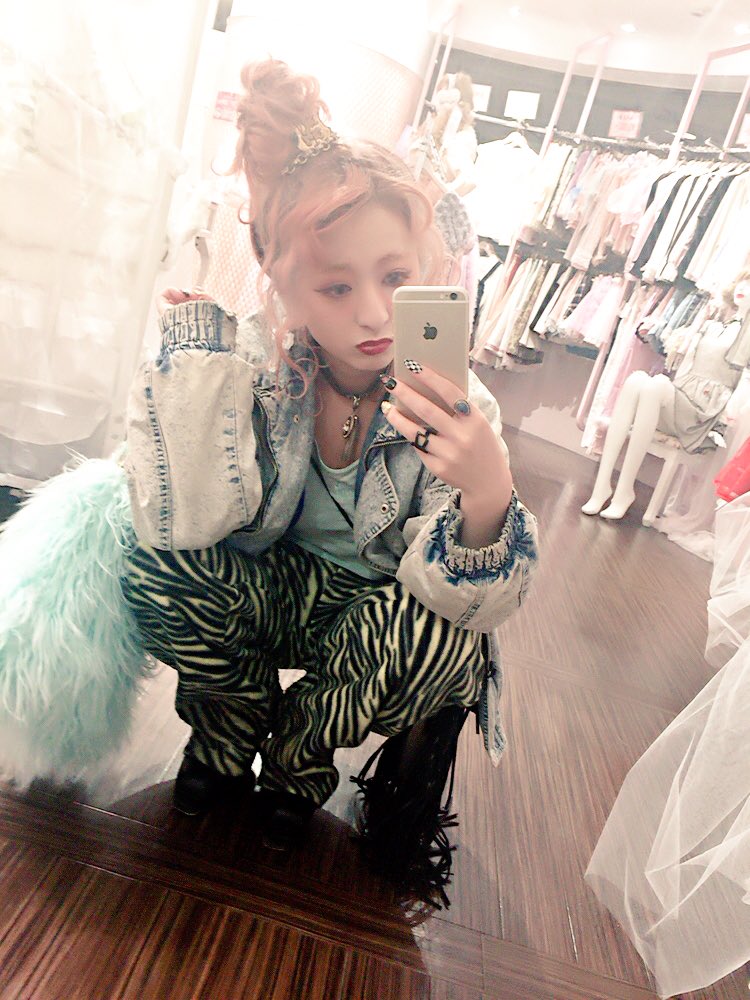 xxx_nnilno's tweet photo. happy new year monkey💋
今年はみんなの脳内を
みほの世界観でぐっちゃぐちゃに
するのが目標です🌍
去年は本当にありがとう。
今年もよろしくお願い致します。
みみのふあいしてるよーーー💓
#謹賀新年 https://t.co/oTr0KZYKpy