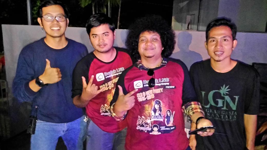 Hehehehe <a href="/babecabiita/">BABE</a> akhirnya bisa foto bareng idola..Terimakasih banyak <a href="/babecabiita/">BABE</a>