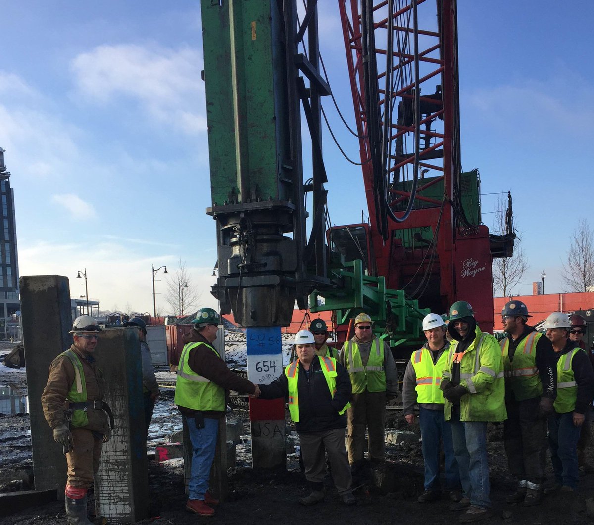 CCinSomerville's tweet photo. The last pile was driven at Block 6. Thank you @JDerenzoCos #VynoriusTeam #local4 #local56 #local22 #somerville https://t.co/tDFjtUi3Fx