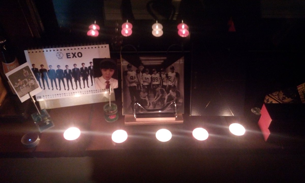 yumyumwhale's tweet photo. Fandom goals 🙏 #exo #lovemeright #exosecondbox https://t.co/Wk1nES7Shu