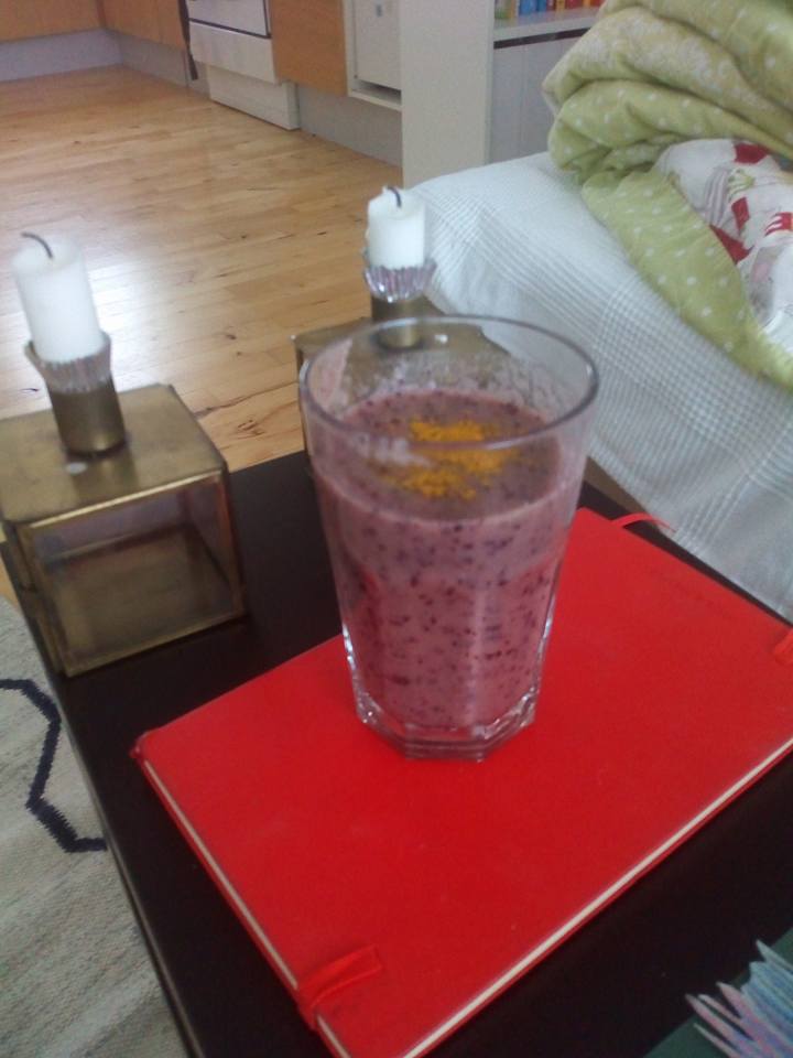 karimacoaching's tweet photo. Papaya, blueberries, banana smoothie. Touch of organic kurkum and tumeric https://t.co/Ay0z6vhspw