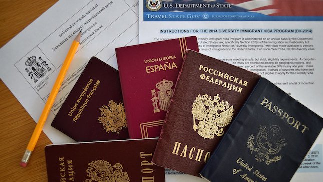 thehill's tweet image. JUST IN: New Obama rule would help foreign workers stay in the US hill.cm/DW1QuBa