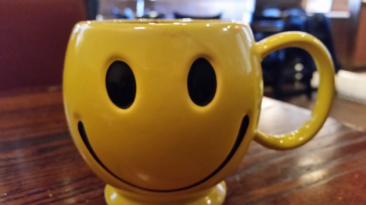 hometourjay's tweet photo. Goood morning @cornerbakery ....Happy new year 2016....#smileymug https://t.co/Sumpv7Orw7