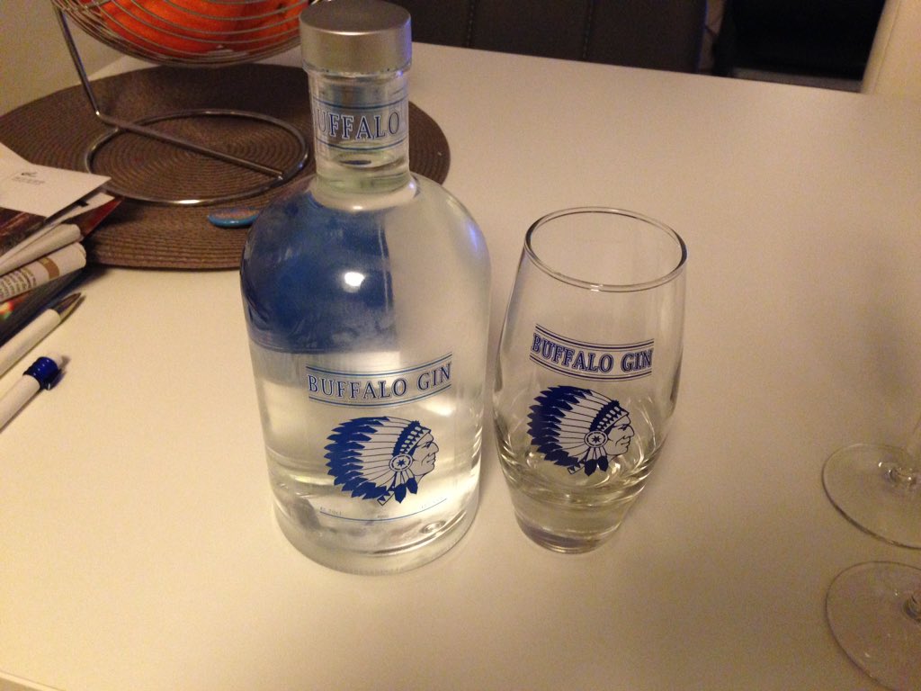StevenDMbuffalo's tweet photo. 2015 afsluiten in stijl en in het jaar van de @KAAGent ! #buffalogin #HappyMoments2015 #happynewyear2016 https://t.co/IqgM3bb2Vt