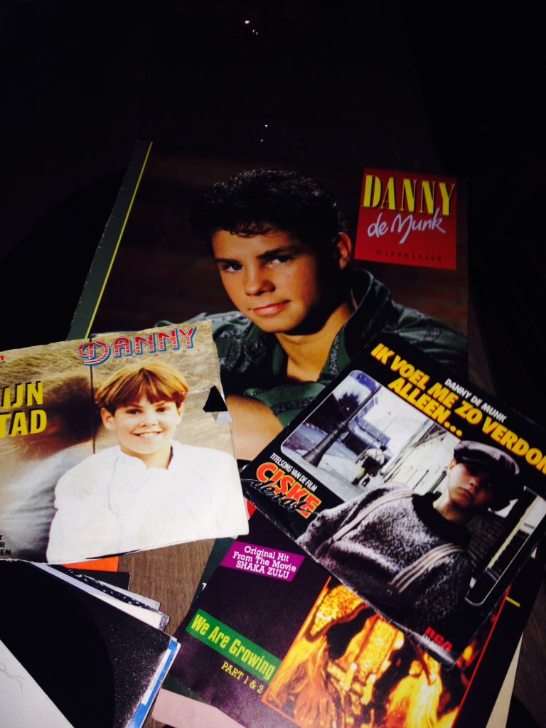 hoppie19's tweet photo. Het oude jaar uit met @dannydemunktwit #plaatjesdraaienvanvroeger 😉 https://t.co/OwB0zE16R6