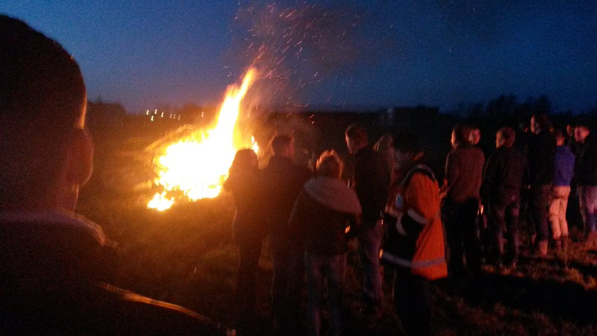 PaulLoonstra's tweet photo. Mooi feest in #Buitenpost https://t.co/74WP69qnJT