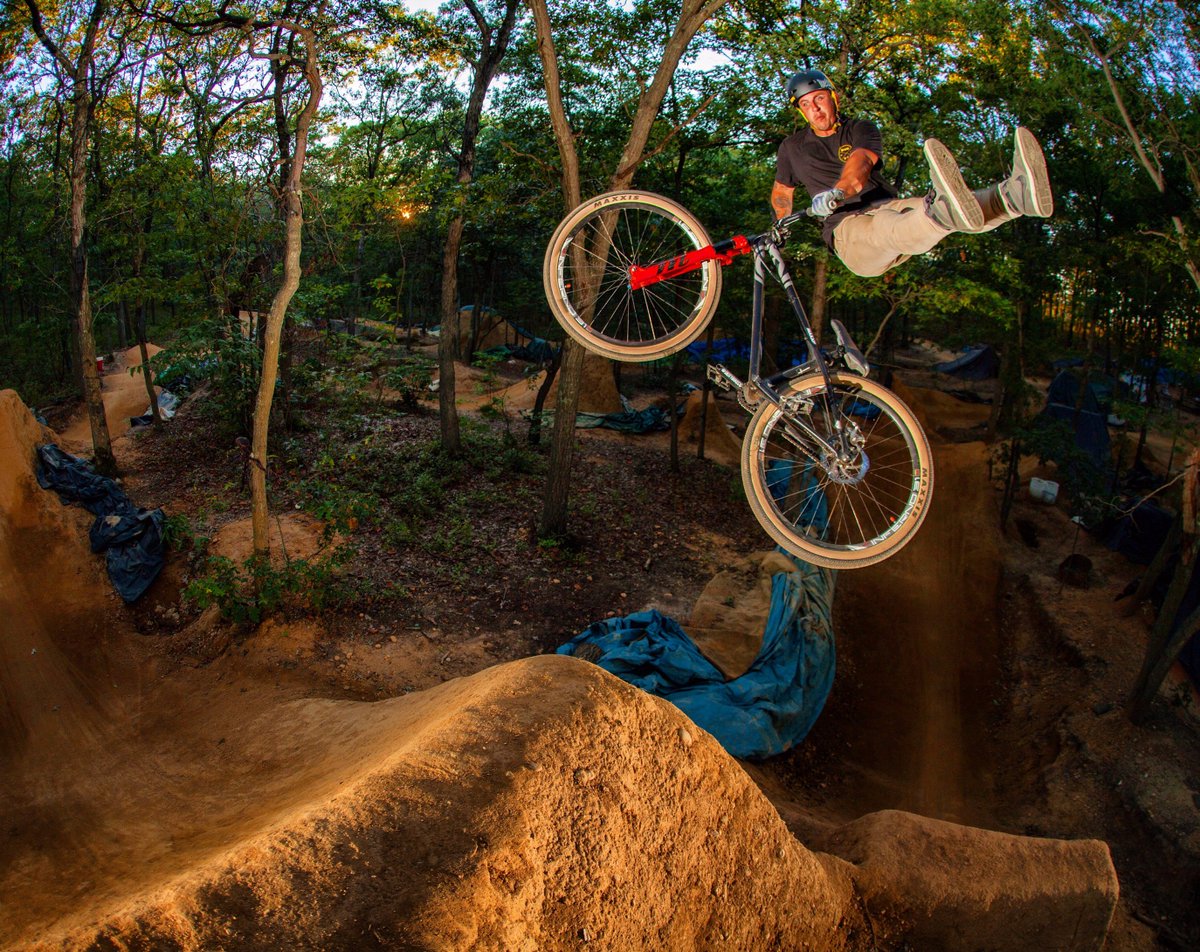 bernhelmets's tweet photo. .@AdamHauck1 dancing in the woods.
#nyc #deityblood #hayes_life #maxxis #bernbike #profilemtb #indexink #autohaas https://t.co/g9hxUDBWdi
