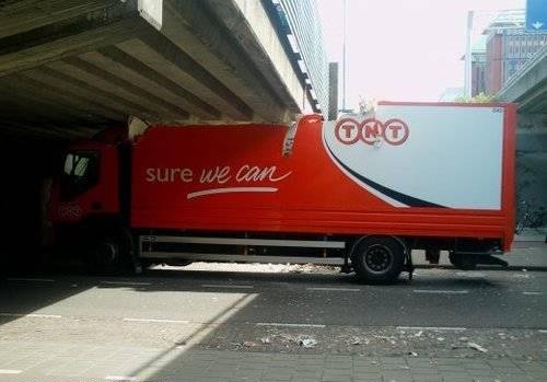 RAtrucking's tweet photo. No you can't #truckhumor #truckinghumor #truck #trucking #humor #funny #knowyourlimits #heightwarning #maximumheight https://t.co/qD4YBsgqV0