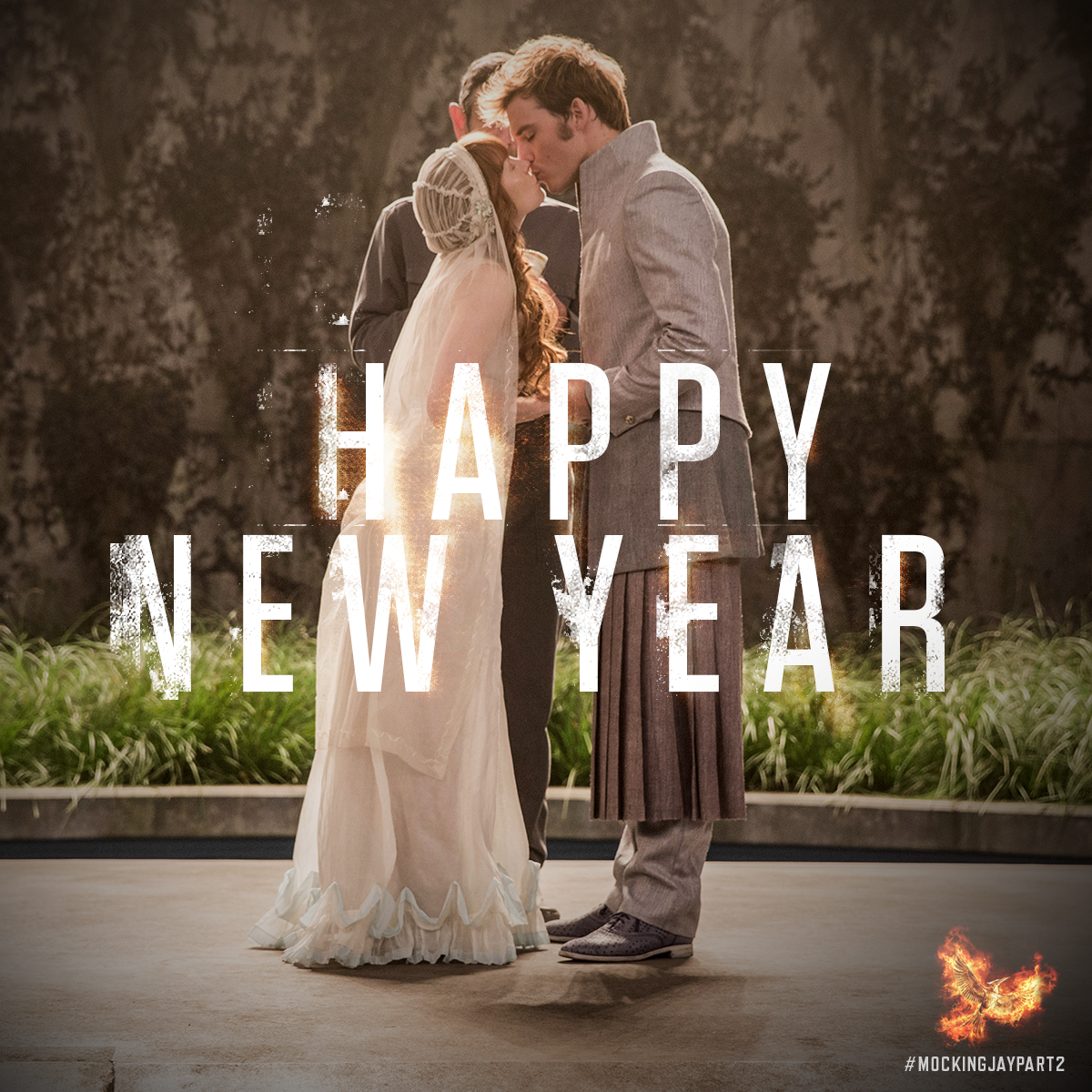 TheHungerGames's tweet photo. Ring in the new year with the ones you love. #MockingjayPart2 https://t.co/cwB1AGy5La