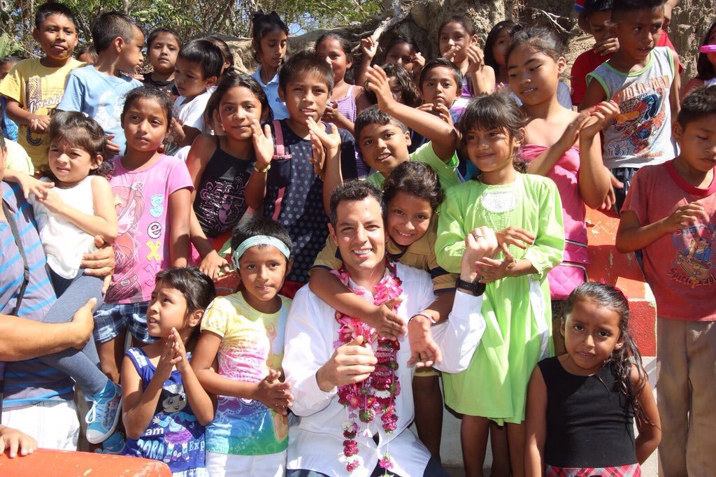 RogelioAriasR's tweet photo. #SectorH3 #Huatulco respalda @alejandromurat vamos por más #SiSePuede #YoSoyJuventudPopular @RogelioArias_ https://t.co/ieqOmA9haY