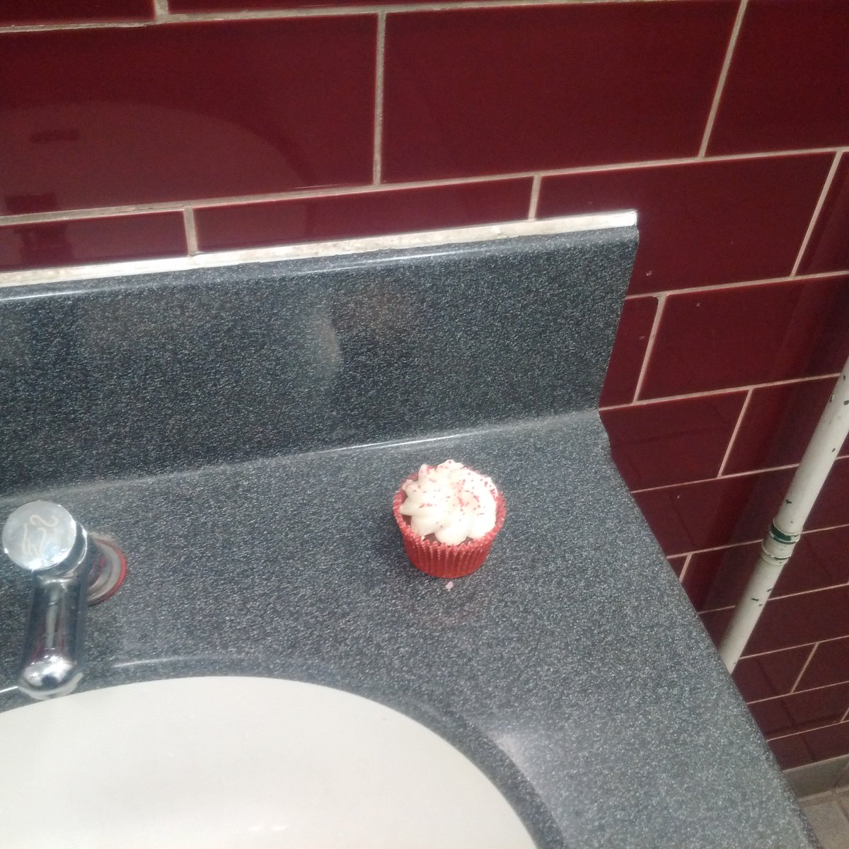 Thanks for the cake in the toilets at #BirminghamMoorSt but I think I'll pass thanks @chilternrailway @LondonMidland