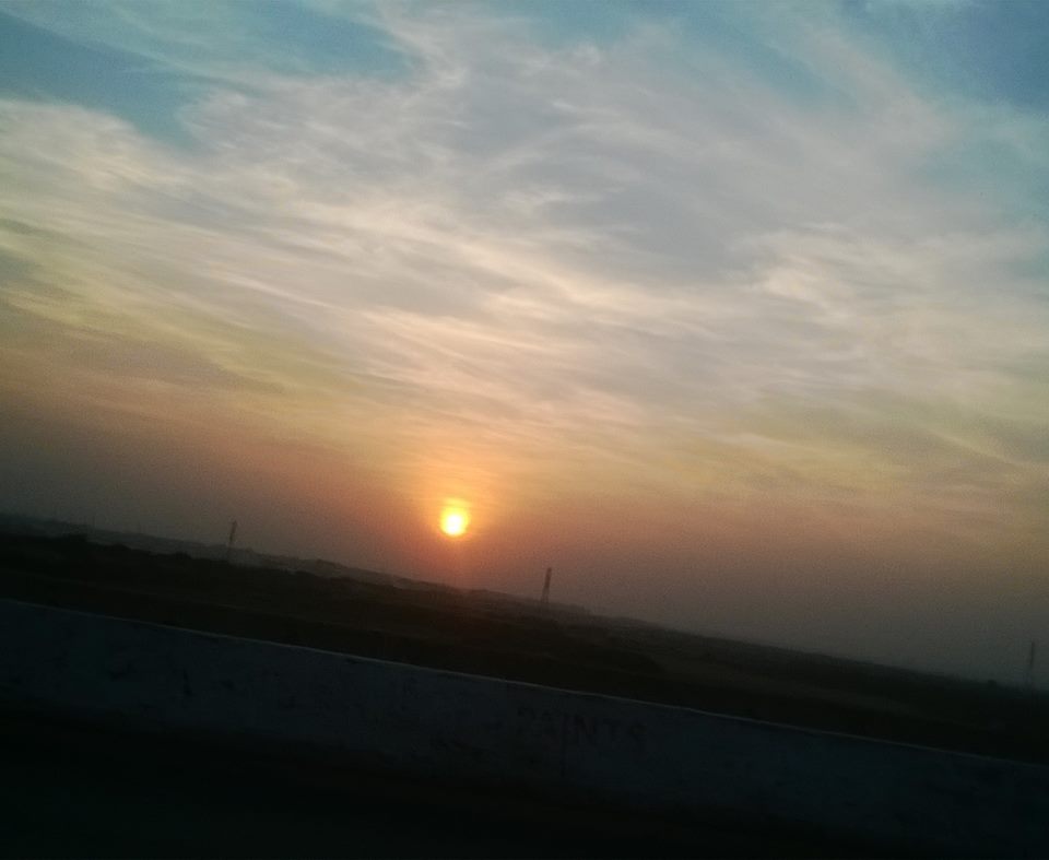 EcoVibeExplorer's tweet photo. #LastSunset2015 #Karachi #HappyNewYear #goodbye2015 #Goodbye2015Hello2016 #Happy2016 #Bye2015 #BYE2015memories https://t.co/BMvYNWpvKP