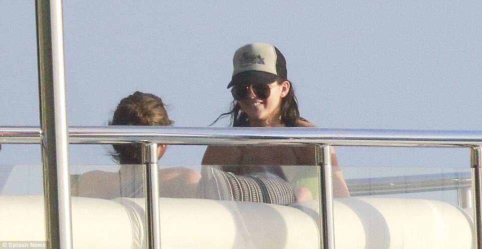 Kendall Jenner And Harry Styles Spotted On A Yacht In St