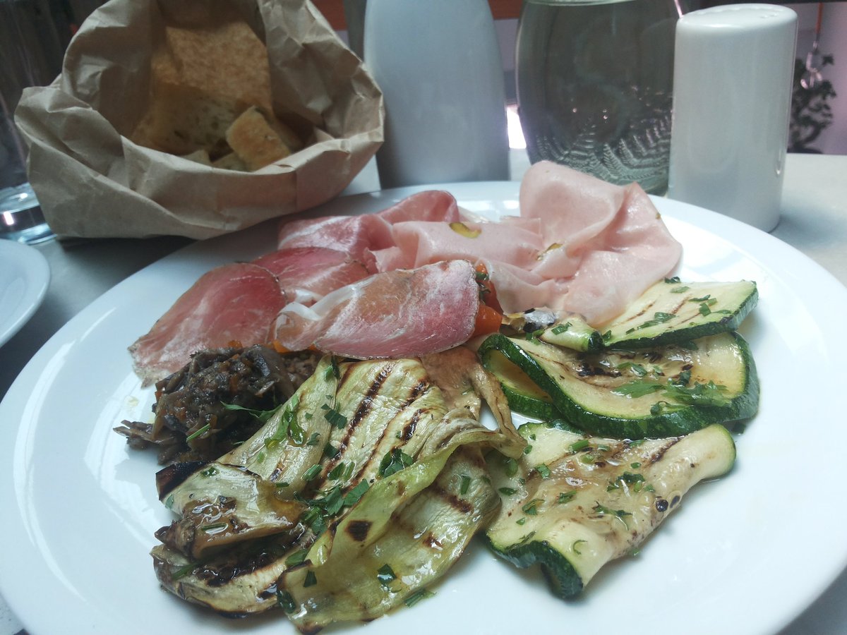 BarrioBoliche's tweet photo. Antipasto misto (verdure e salumi) en el #InPasta de #BarrioItalia https://t.co/v0ZcqWqfFy