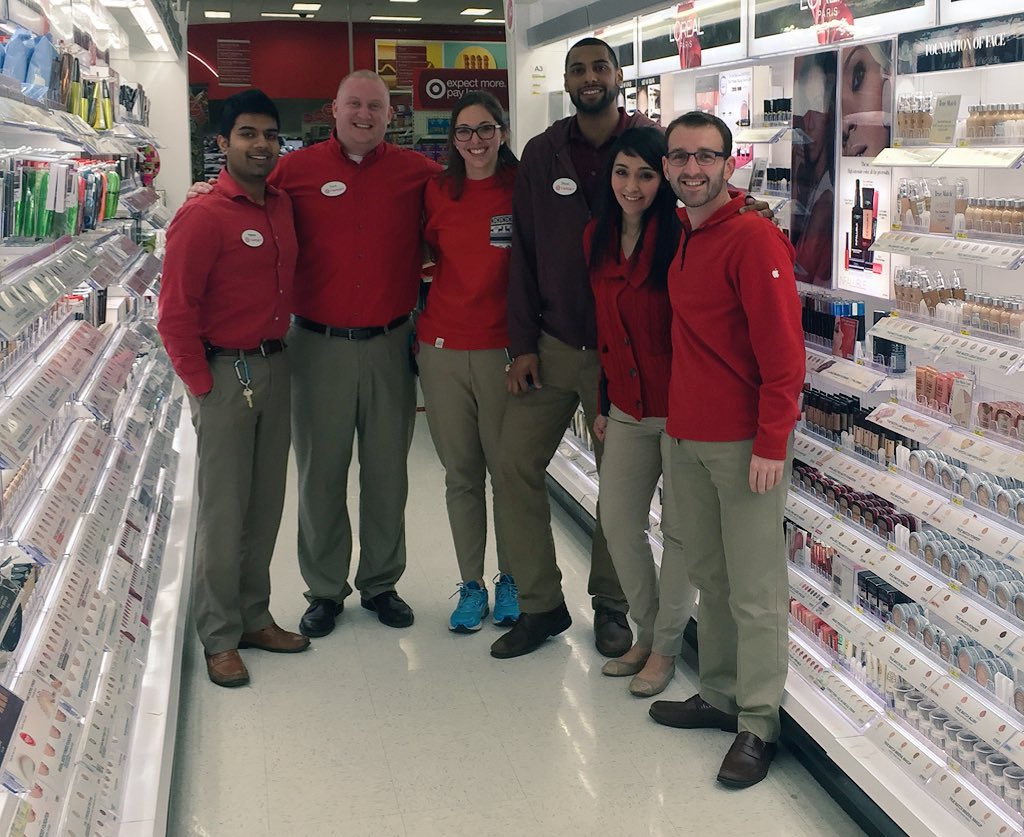 Thanks T2426 for all the hard work in Cosmetics! I love the sales and service results <a href="/devanglee/">Devan Hartung</a> @ShaanETLAP