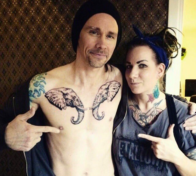MylesKNews's tweet photo. #MK2015
Around May 30th @MylesKennedy finally added to his collection of tattoos 🐘❣🐘
©emilialeeofficial IG https://t.co/cBnvXreUSw