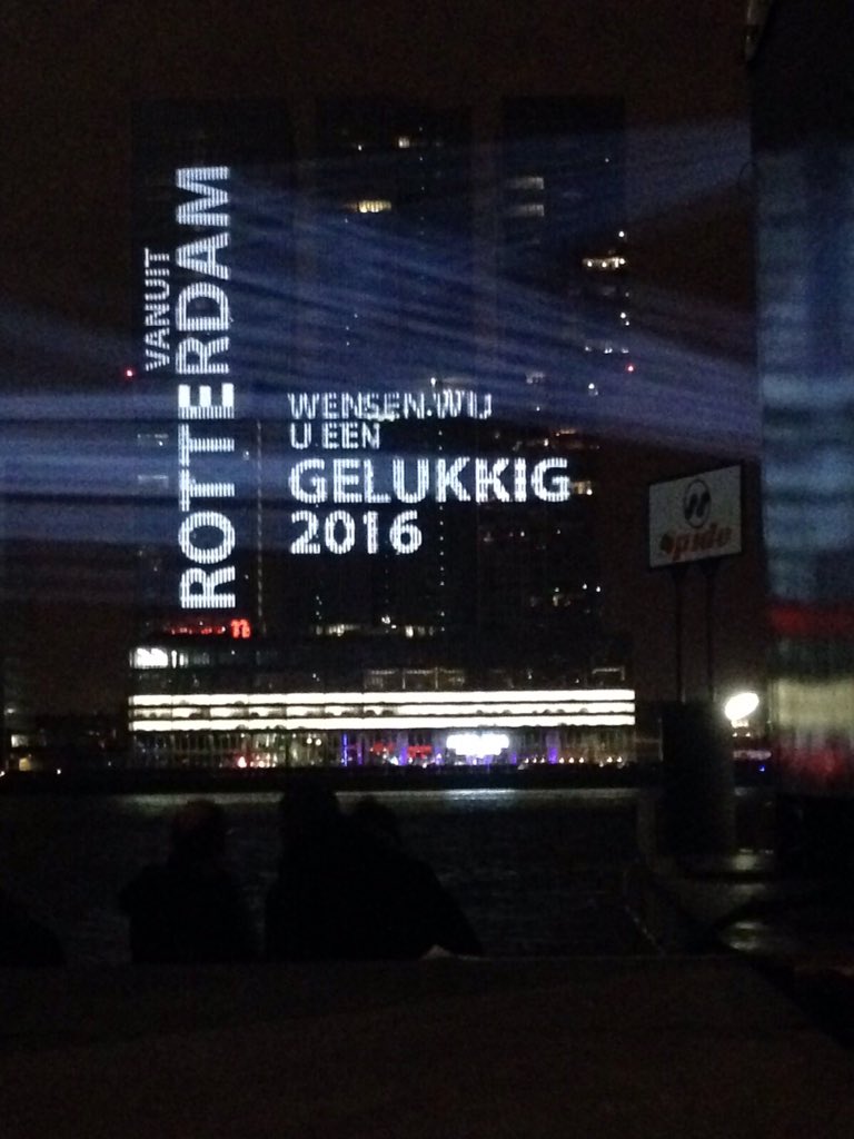 hetvuurwerk010's tweet photo. Gelukkig nieuwjaar Rotterdam! #hetvuurwerk010 https://t.co/CraKNus1Xn