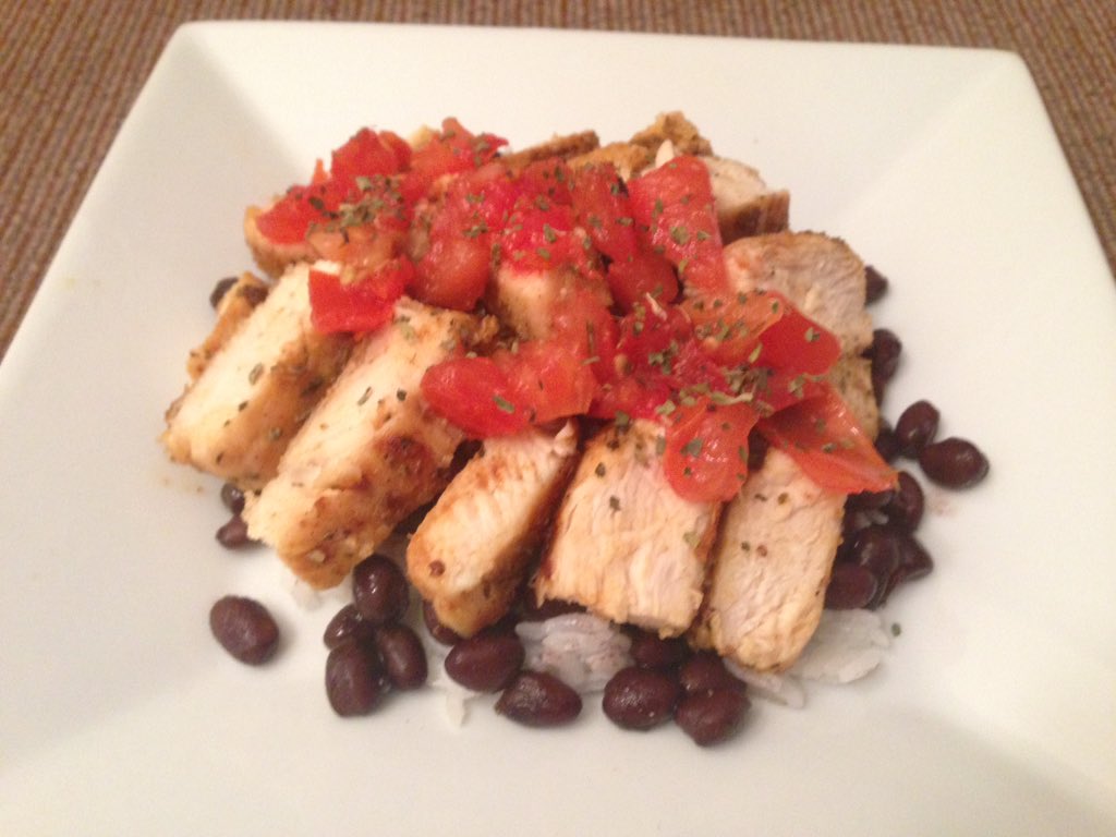 #21dayfix friendly chicken dinner with rice, black beans, and lightly stewed tomatoes. So delicious. With <a href="/sebear89/">Sarah Bear</a>