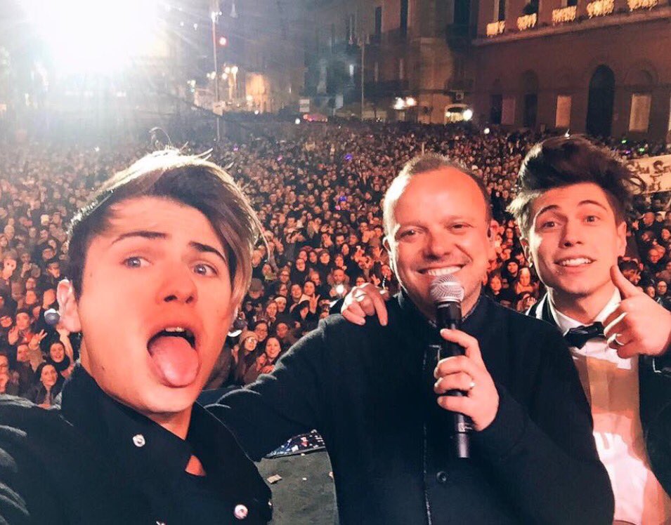 _GigiDAlessio_'s tweet photo. Ecco il selfie insieme a @BenjieFede !!!!! #GigiAndFriends https://t.co/xhqwxARHuA