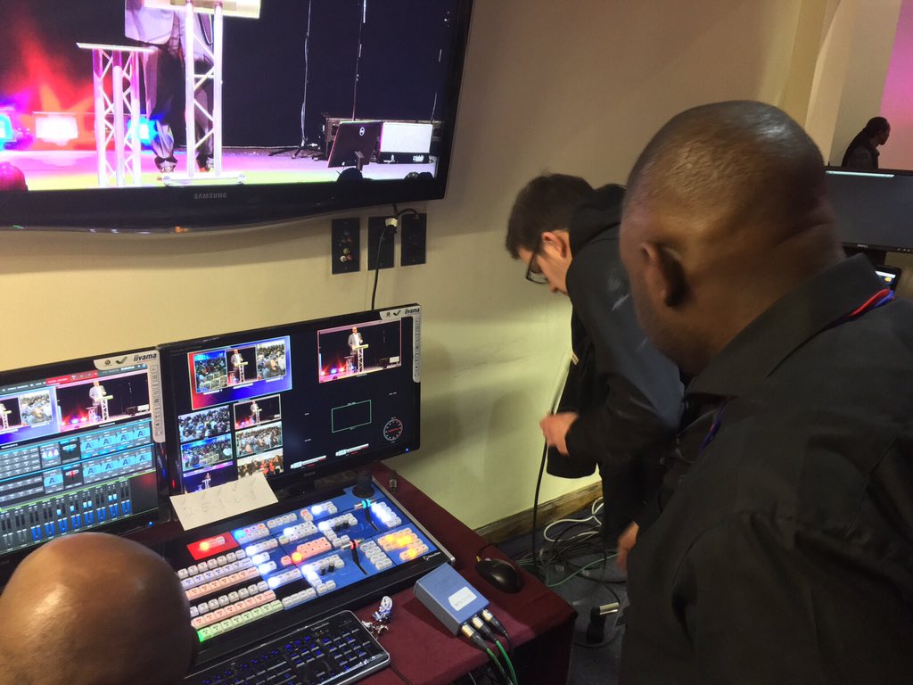 jesushouseuk's tweet photo. #Thankful for the @jesushouseuk #MultiMediaDepartment #MMD working hard behind the scenes
#JHWatchNightService 📹📱📢 https://t.co/y6fx2HkFld