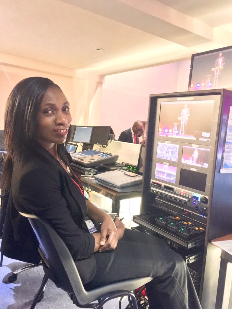 jesushouseuk's tweet photo. #Thankful for the @jesushouseuk #MultiMediaDepartment #MMD working hard behind the scenes
#JHWatchNightService 📹📱📢 https://t.co/y6fx2HkFld