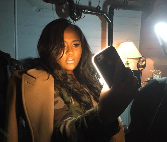 thegoods's tweet photo. Beyoncé’s stylist invented a phone case with built-in selfie lighting: https://t.co/Smi7sjRQXy https://t.co/JZRnEZctUd