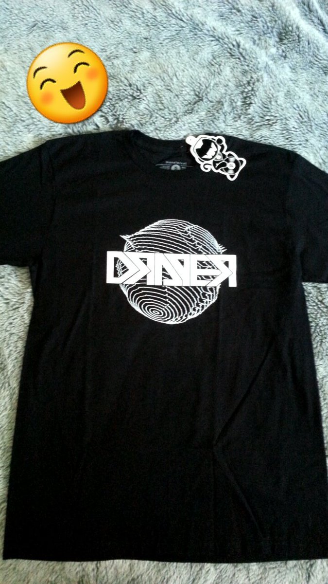 Lombax_Pieboy's tweet image. My @drapermusic tee finally came in! #HYPE #FuzzyBlanket #Draper @Monstercat