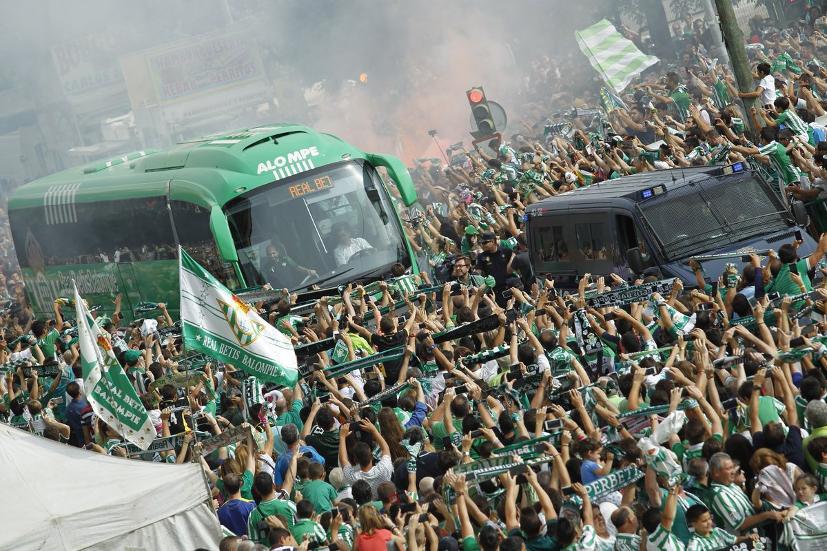 RealBetis's tweet photo. Se va 2015. El año en el que volvimos a nuestra casa: Primera División. Adiós Segunda, no queremos verte nunca más https://t.co/Y8Syz12LcO