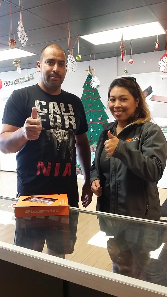 BDiaz_SPG's tweet photo. Dad still buying #Christmas 🎁 for his son! #lgstylo #newnew #NewYearsEve #boostready #tmt #ownga https://t.co/p1SvyHtm5L