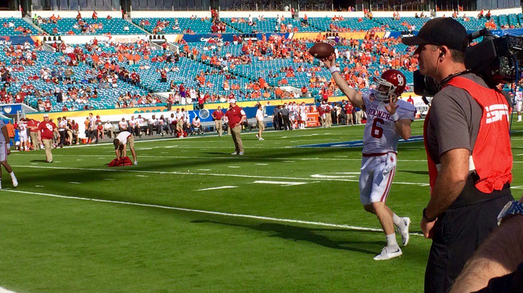 _BradFralick's tweet image. Baker Mayfield getting loose #ClemvsOkla #Clemson #Oklahoma