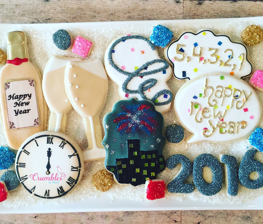 crumblesbynico1's tweet photo. New Year's Eve Cookies #happynewyearseve #happynewyear #crumblesbynicole #atlbakers  #champagne #celebration https://t.co/sJiOg3iJVn
