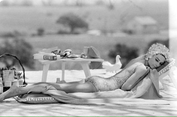 Meglio non invecchiare, l'esperienza da' poco. 
Meglio restare giovani e coltivare un elegante egoismo.

#zero15/365