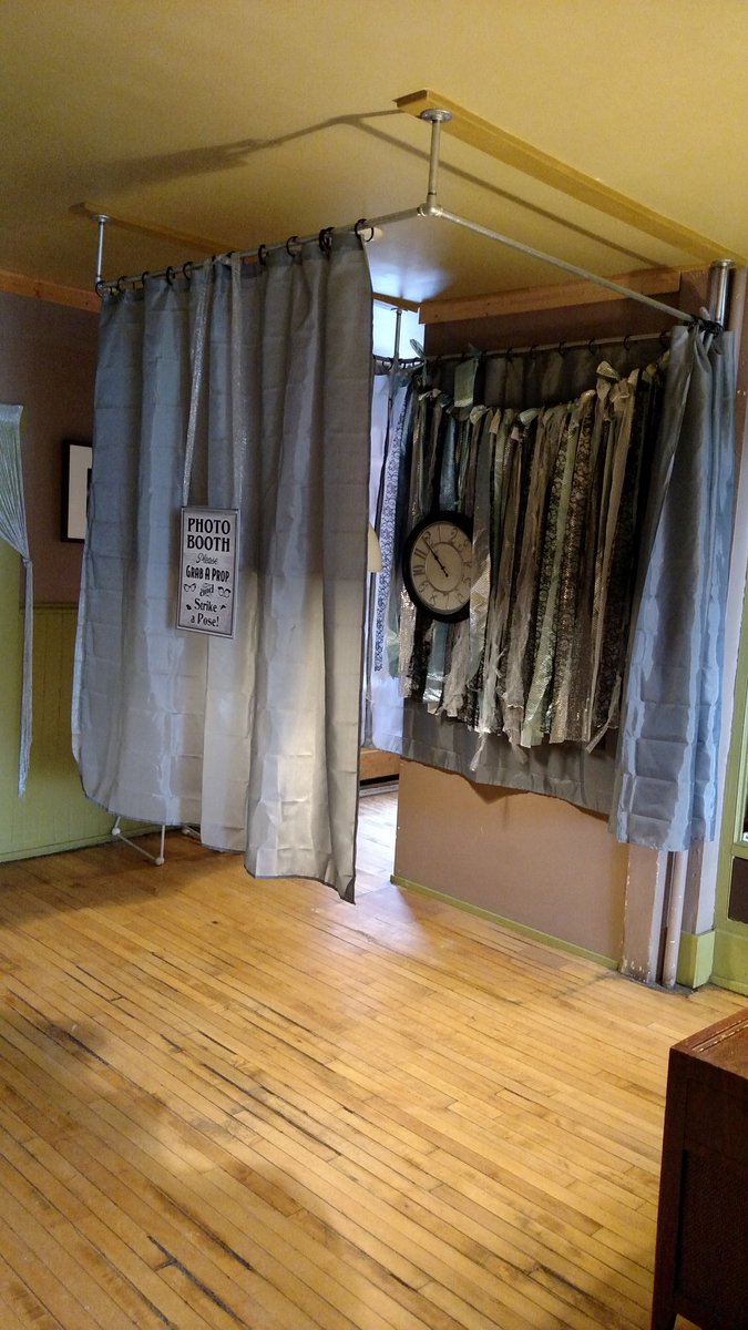 BirdCafeButte's tweet photo. Our cute photo booth for tonight! https://t.co/6dgNKxTnOA