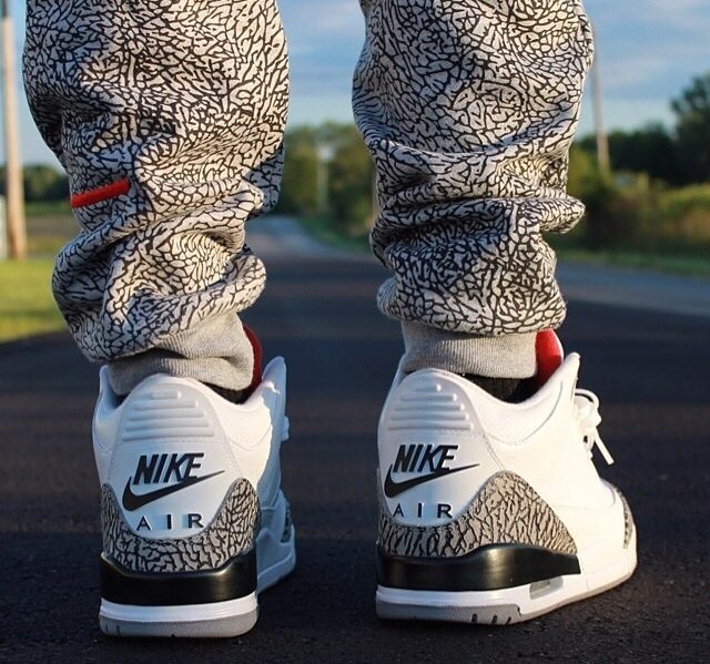 SneakerPics23's tweet photo. White Cement 3 '88's https://t.co/piUickFZJ1