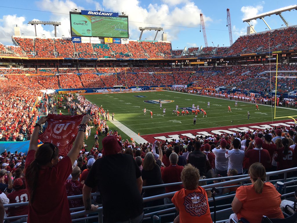 BobblesGnomes's tweet photo. @bobblesgnomes @OrangeBowl. Don't have a team, but cheers to 75F New Years!
#CapitalOneContest #CalBears #Miami https://t.co/tTTwTzozCe
