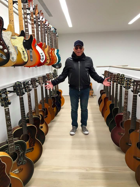 jimmybuffett's tweet photo. Anyone else working this New Year's Eve? Pre-show starts at 10:00ET https://t.co/c4e0YX9Zsd https://t.co/w1td2h0WCq
