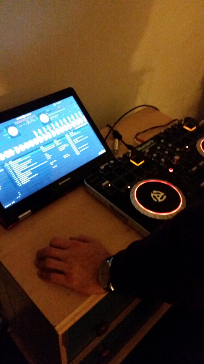 All this controller bollocks too....im struggling on my debut 😂😂😂 #GimmeVinylAnyday