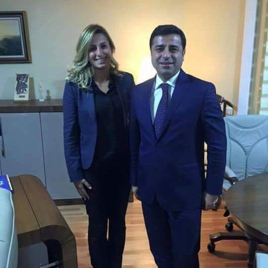 HABPKAYNAR's tweet photo. Bedenlerimizi hapsedebilirsiniz ama , fikirlerimizi ASLA .! #hevalêbırumet 
#elifgibidikdur https://t.co/qpDCMcPHFc