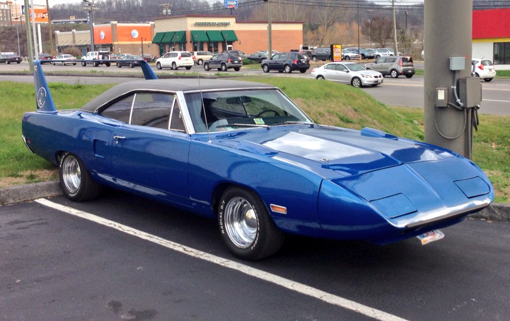 I remember a man who drove a blue '70 #Superbird missing the headlight decals and wearing moon hubcaps. Today I saw: