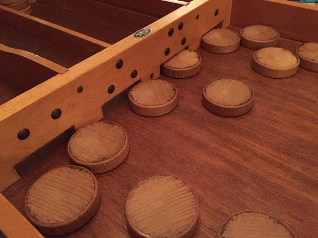 BertKranenbarg's tweet image. Oudjaarsavond! Is #sjoelbak al trending?