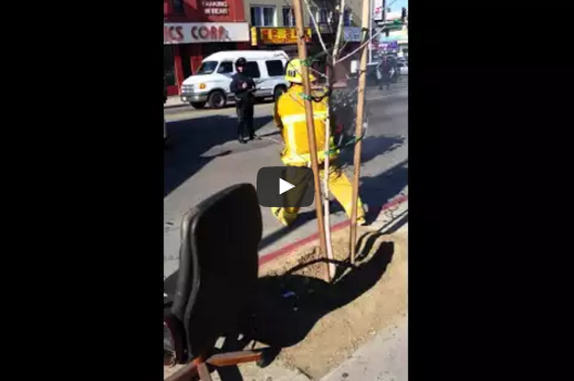 trendingevents1's tweet photo. #Hoverboard catches on #fire
https://t.co/in2HK5a44l #hoverboardfails #hoverfail #Hoverlife #fires #selfbalancewheel https://t.co/9wFVYwefe5