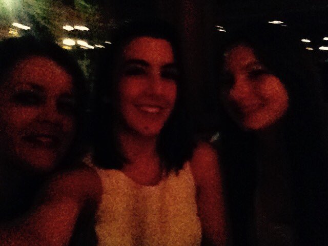 MEBrosnan's tweet image. @ealingtavern #ealinghour did you say free drinks with selfies? 3 please 😃 #newyearseve #chancingit